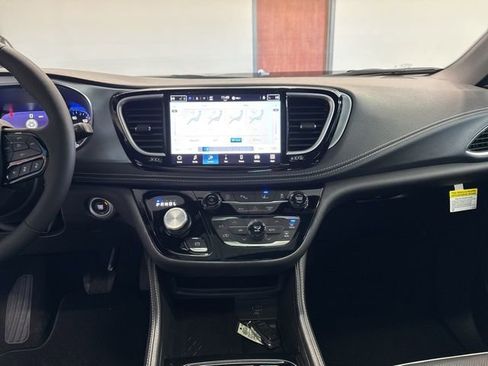 New 2026 Chrysler Pacifica Limited w/ S Appearance Package image 29