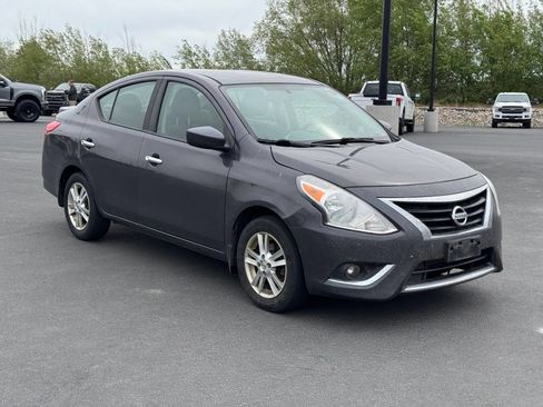 Used 2015 Nissan Versa SV FWD image 9