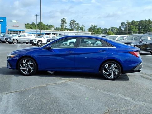 Used 2025 Hyundai Elantra SEL FWD image 15