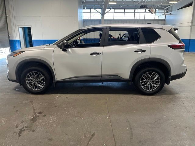 Used 2024 Nissan Rogue S AWD/4WD image 6
