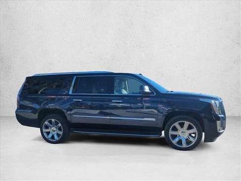 Used 2020 Cadillac Escalade ESV Premium Luxury AWD/4WD image 4