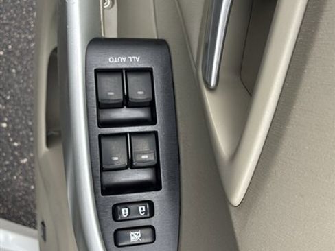 Used 2015 Toyota Prius Five w/ Advanced Technology Package FWD image 14