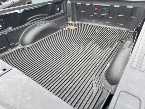 Used 2016 Ford F150 Platinum image 4