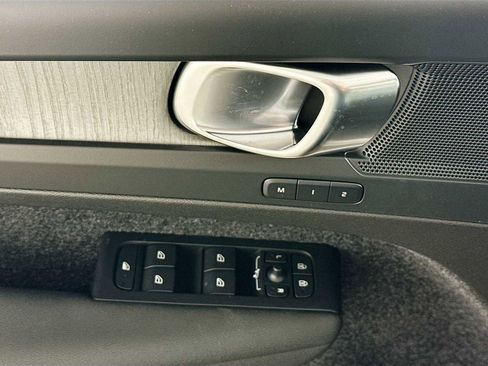 Used 2025 Volvo XC40 B5 Core w/ Climate Package AWD/4WD image 16