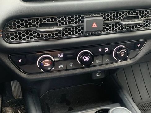Used 2024 Honda HR-V Sport image 11