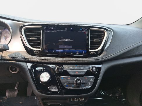 Certified 2023 Chrysler Pacifica Touring-L w/ Uconnect Theater Family Group AWD/4WD image 22