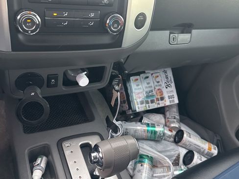 Used 2018 Nissan Frontier SV image 12