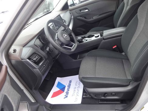 Used 2022 Nissan Rogue SV image 13