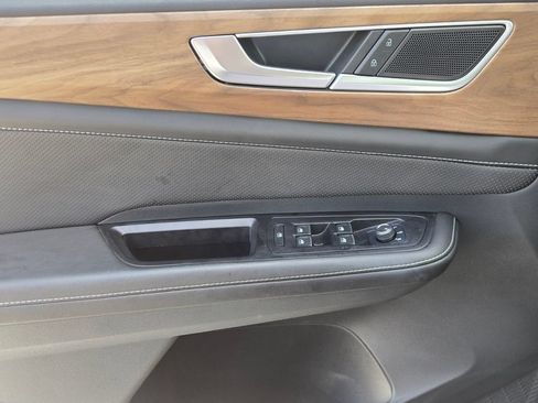 Certified 2025 Volkswagen Atlas SE FWD image 28
