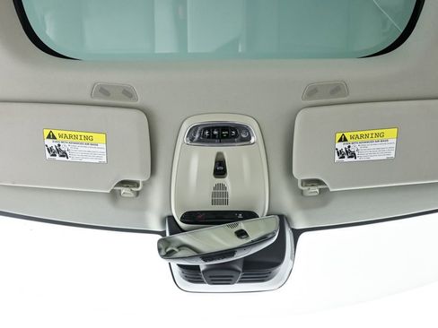 Used 2017 Volvo XC90 T6 Momentum w/ Vision Package image 19