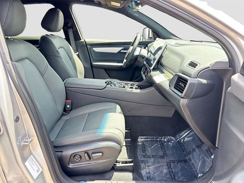 New 2025 VinFast VF 8 Plus AWD/4WD image 28