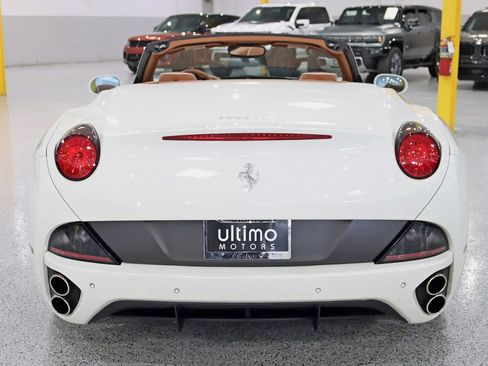 Used 2011 Ferrari California RWD image 16