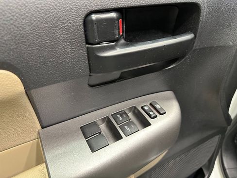 Used 2016 Toyota Sequoia SR5 image 27