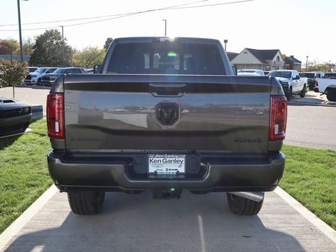 Used 2025 RAM 2500 Laramie w/ Night Edition image 38