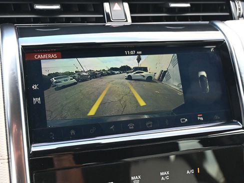 Used 2020 Land Rover Discovery Sport SE R-Dynamic image 12