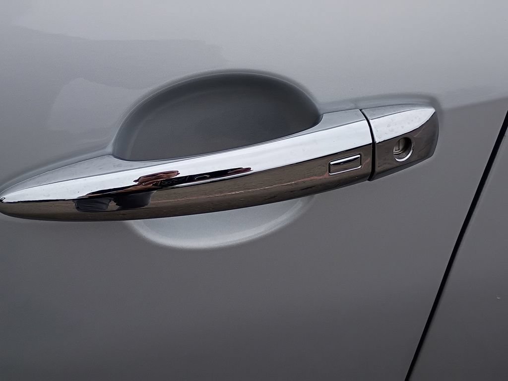 Used 2025 Nissan Altima 2.5 SV FWD image 14