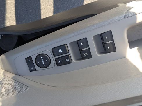 Used 2018 Hyundai Elantra SE w/ Cargo Package image 16