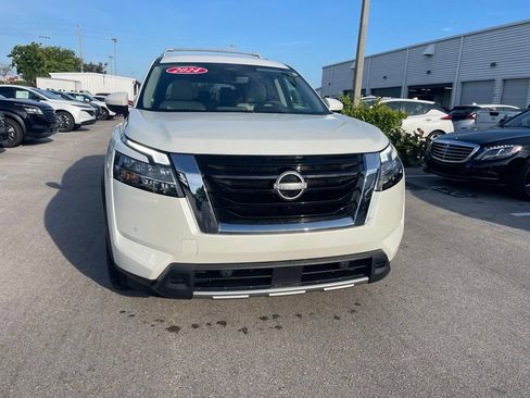 Certified 2024 Nissan Pathfinder SL FWD image 4