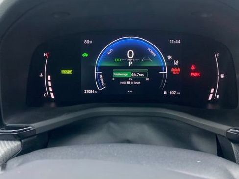 Used 2025 Toyota Camry SE FWD image 20