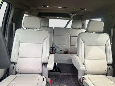 Used 2024 GMC Yukon XL SLT w/ SLT Luxury Package image 25