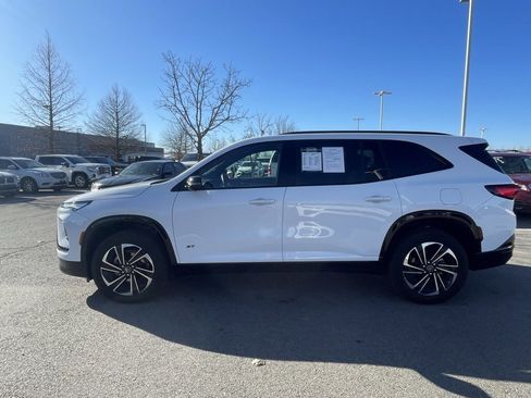 Used 2025 Buick Enclave Sport Touring image 4