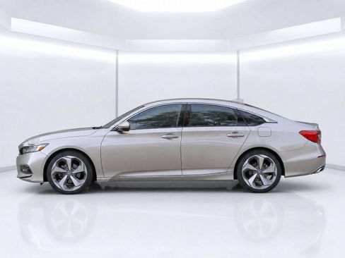 Used 2018 Honda Accord Touring image 4