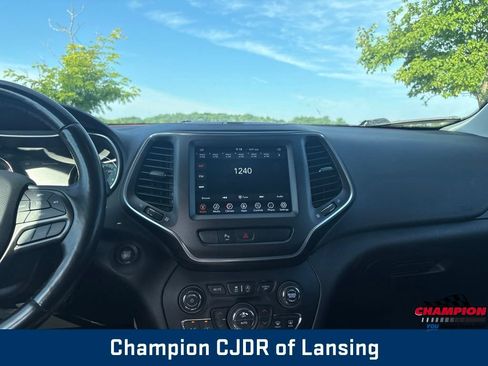 Used 2020 Jeep Cherokee Trailhawk w/ Cold Weather Group AWD/4WD image 3