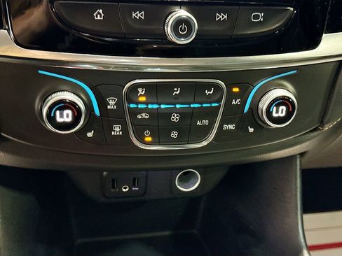 Used 2021 Chevrolet Traverse LT AWD/4WD image 16