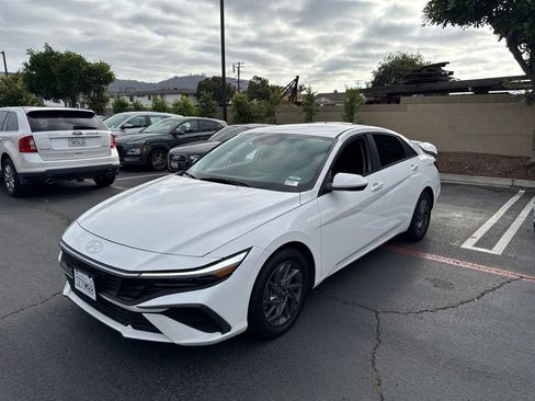 Certified 2024 Hyundai Elantra SEL FWD image 1