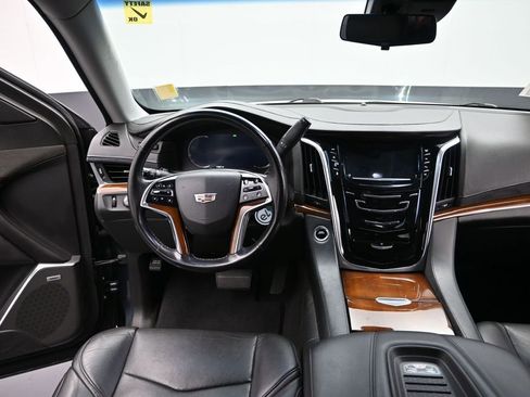 Used 2019 Cadillac Escalade Luxury RWD image 19