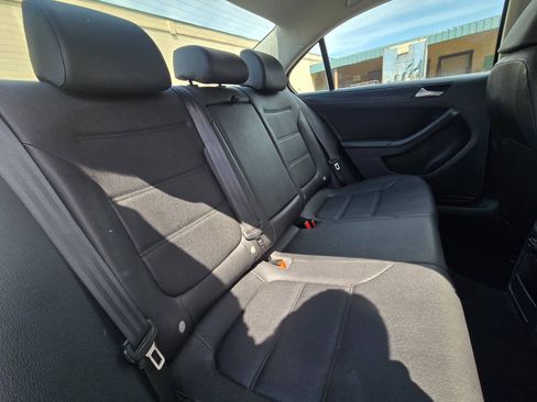 Used 2012 Volkswagen Jetta SE FWD image 30