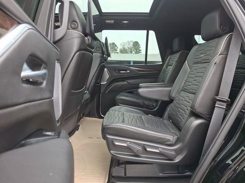 Used 2022 Cadillac Escalade Premium Luxury Platinum image 12
