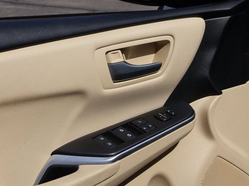 Used 2017 Toyota Camry LE image 22