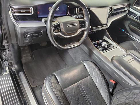 Used 2022 Jeep Grand Wagoneer Series III w/ Rear Seat Video Group 1 AWD/4WD image 11