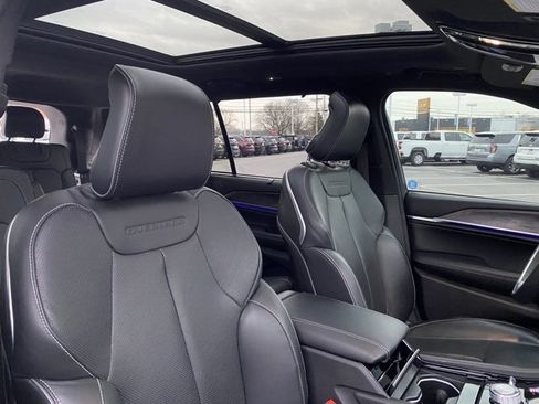 Used 2024 Jeep Grand Cherokee L Overland w/ Luxury Tech Group IV image 20