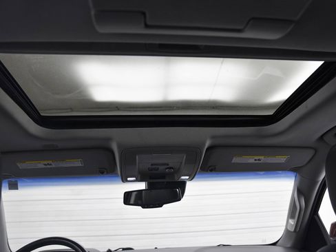 Used 2017 GMC Yukon SLT w/ Open Road Package image 3