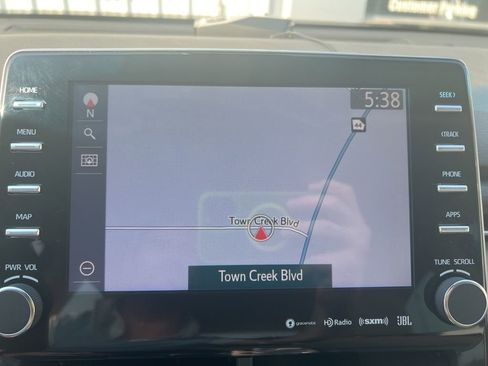 Used 2022 Toyota Avalon XLE w/ Moonroof Package image 10