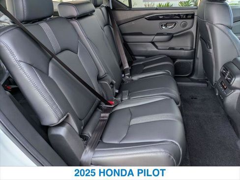 New 2025 Honda Pilot Touring image 24