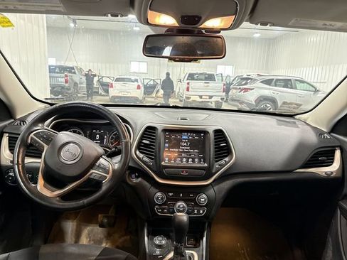 Used 2014 Jeep Cherokee Latitude w/ Comfort/Convenience Group image 4