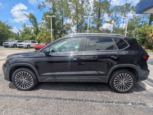 Used 2025 Volkswagen Taos SE FWD image 41