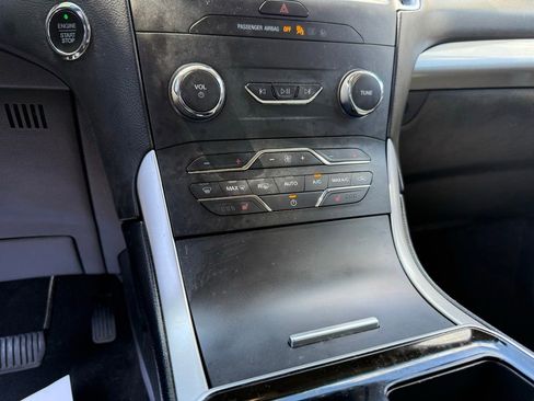 Used 2019 Ford Edge SEL w/ Equipment Group 201A AWD/4WD image 16