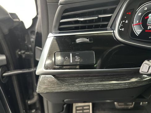 Used 2022 Audi SQ8 Prestige AWD/4WD image 36