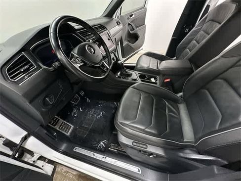 Certified 2020 Volkswagen Tiguan SEL Premium R-Line image 18