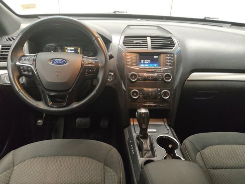 Used 2018 Ford Explorer XLT image 22