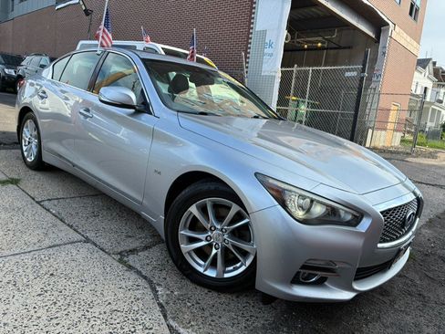 Used 2017 INFINITI Q50 Signature Edition w/ All Weather Package (L93) AWD/4WD image 3