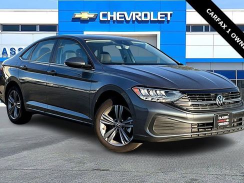 Used 2024 Volkswagen Jetta SE image 1