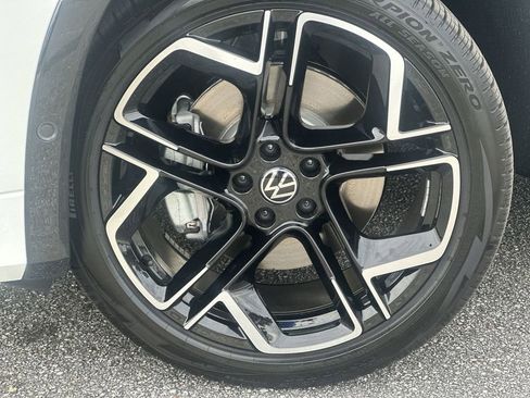 New 2026 Volkswagen Tiguan SEL R-Line image 10