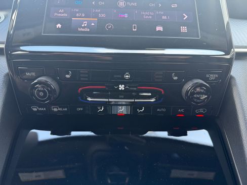 New 2025 Jeep Grand Cherokee L Laredo w/ Luxury Tech Group I image 19