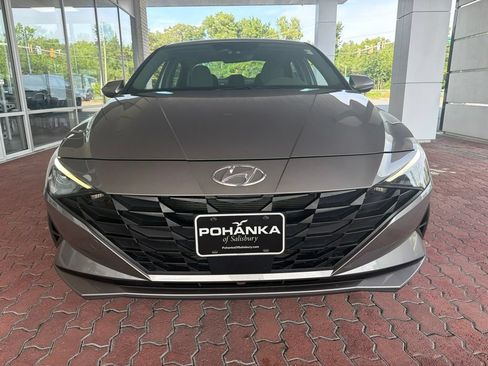 Used 2023 Hyundai Elantra SEL w/ Convenience Package FWD image 3