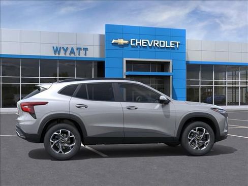New 2026 Chevrolet Trax LT w/ Driver Confidence Package FWD image 6